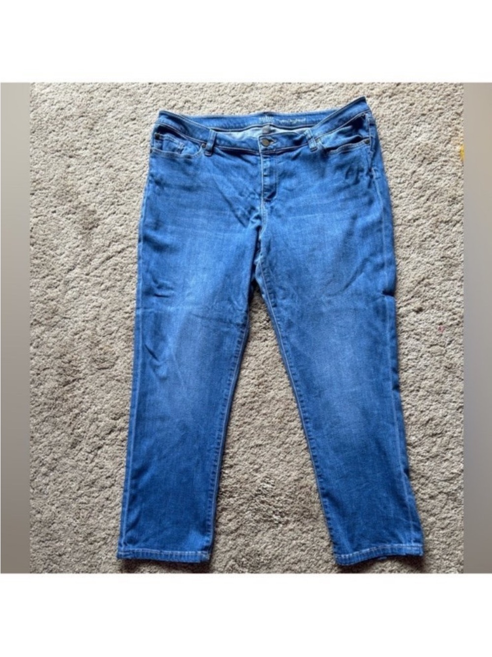 Women’s Medium Wash Cropped Boyfriend Jeans